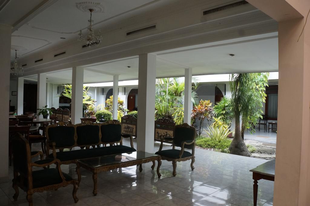 Hotel Kirana Джокьякарта Экстерьер фото