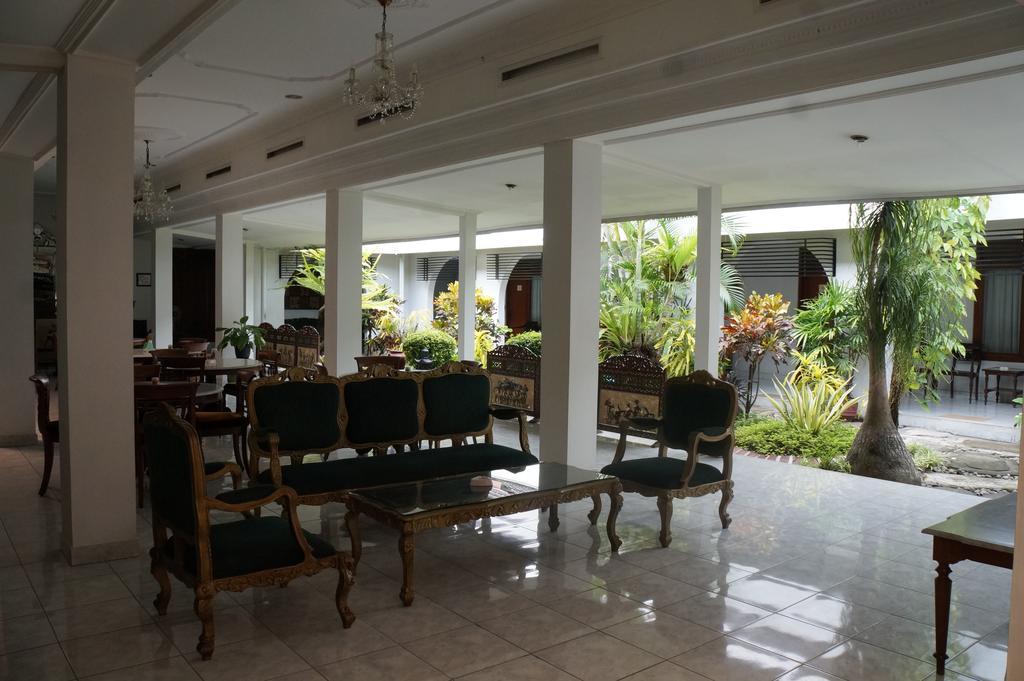 Hotel Kirana Джокьякарта Экстерьер фото
