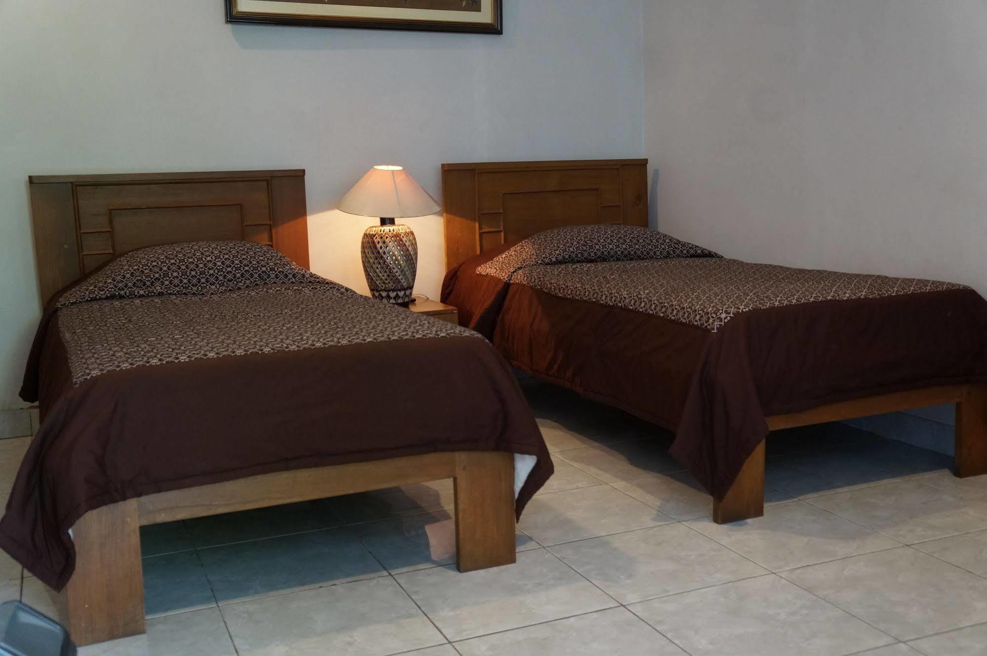 Hotel Kirana Джокьякарта Экстерьер фото