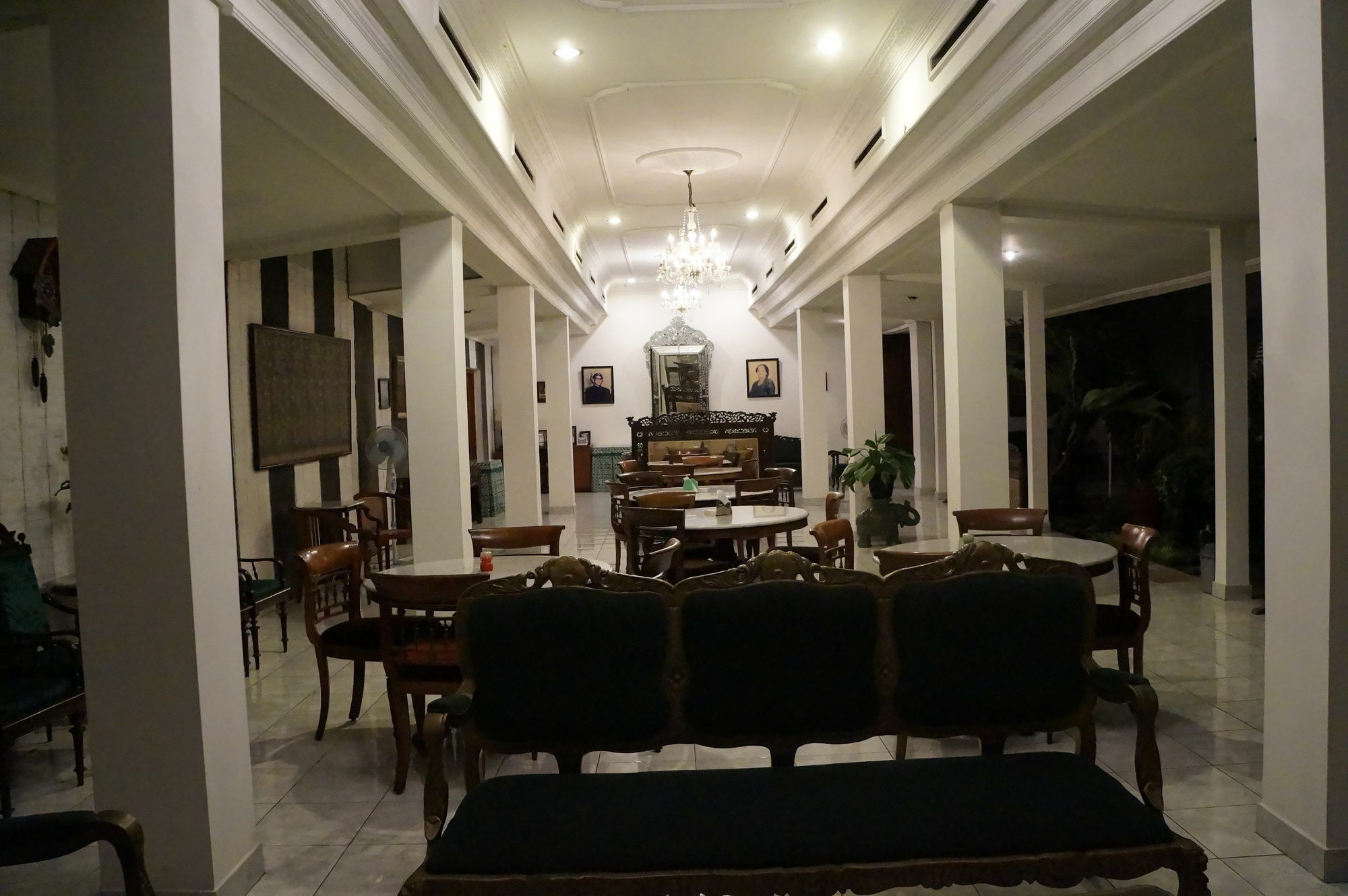 Hotel Kirana Джокьякарта Экстерьер фото